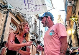 En Haro, los vizcaínos comparten espacio con el creciente turismo internacional.