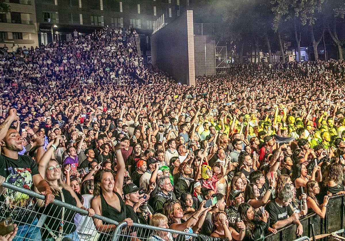 11.500 personas vieron el concierto de Mägo de Oz en la plaza de los Fueros.