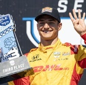 El piloto español Álex Palou, celebra tras quedar en el tercer puesto durante el Gran Premio de Portland este domingo.