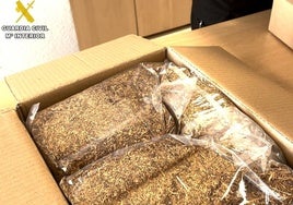 Intervienen 13 kilos de tabaco picado de contrabando en una empresa de paquetería de Bizkaia
