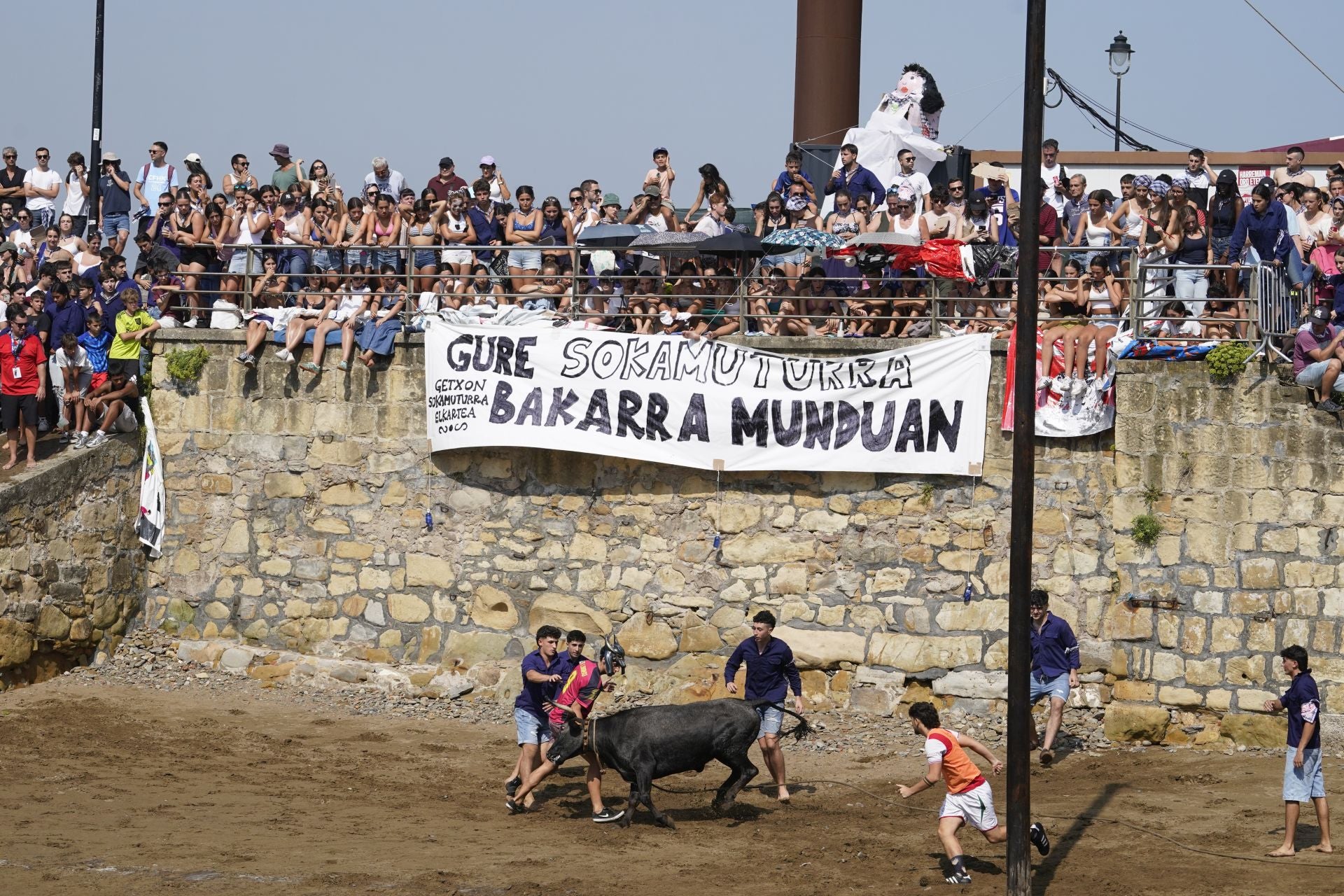 Las mejores imágenes de la &#039;sokamuturra&#039; del Puerto Viejo de Getxo
