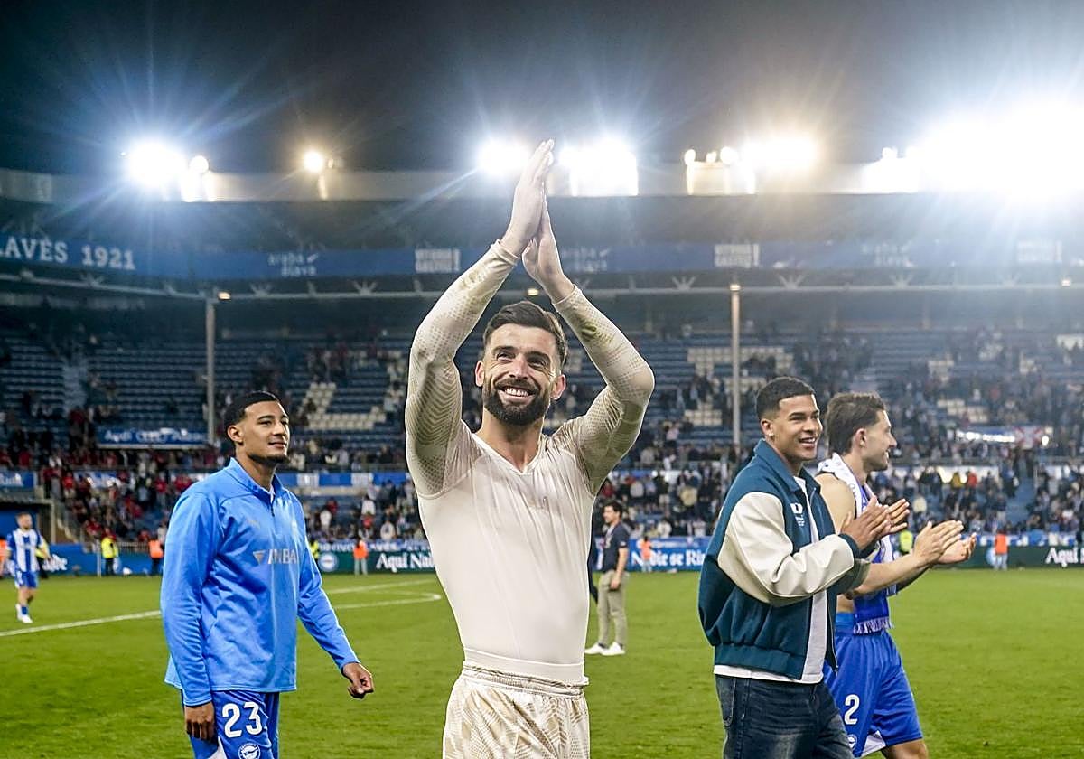 Sivera saluda al público al final de la temporada pasada.