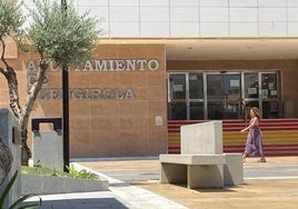 Polémica por la decisión de Fuengirola de contratar detectives para vigilar las bajas