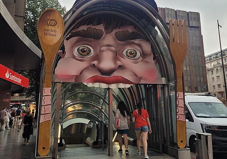 Gargantua se da un festín con los viajeros del metro en Aste Nagusia