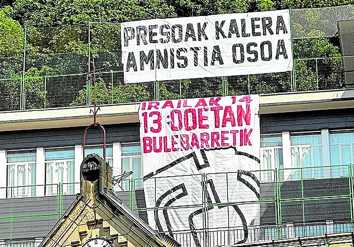 Imagen de la pancarta denunciada por el PP.