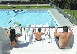 La entrada a las piscinas municipales de Bizkaia oscila entre los 1,8 y los 9 euros