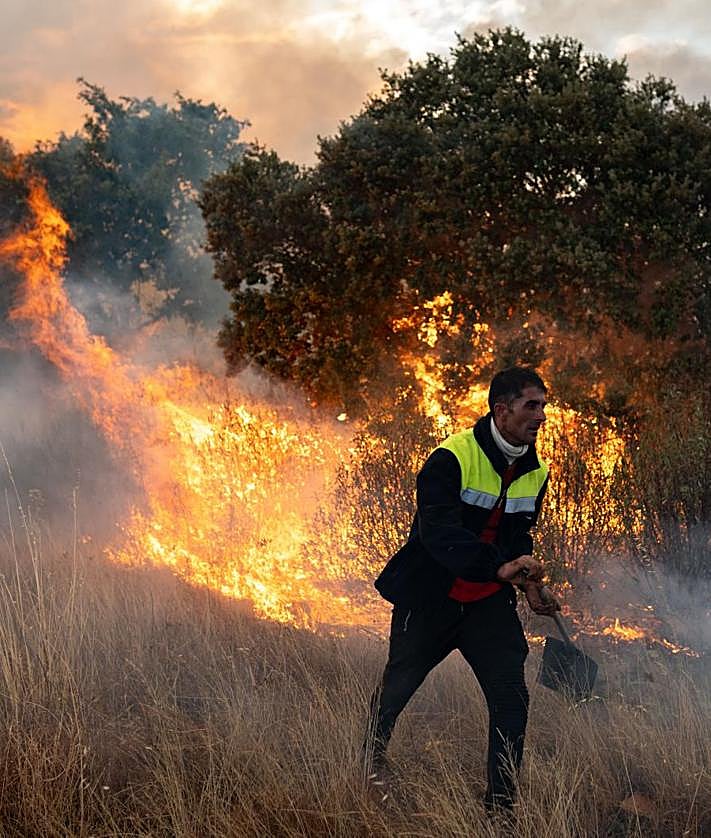 Imagen secundaria 2 - Los incendios se ceban con Ourense, Extremadura, León y Zamora y suman ya tres fallecidos