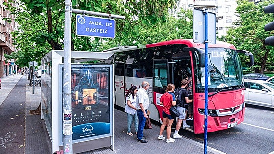 Vitoria sumará 15 nuevas paradas exclusivas de buses forales para no compartir marquesinas con Tuvisa