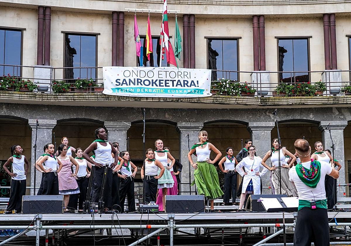 La Escolanía ArteOn, durante el pregón.