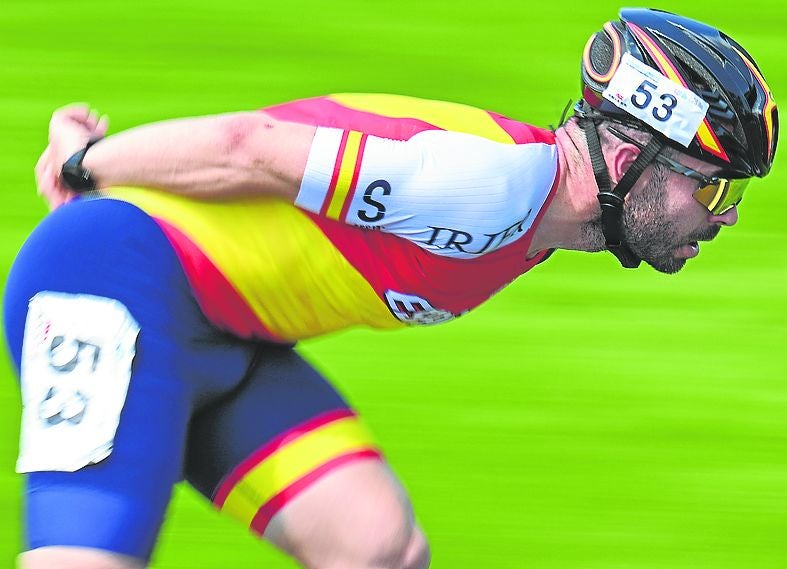 Patxi Peula patina concentrado en la prueba.