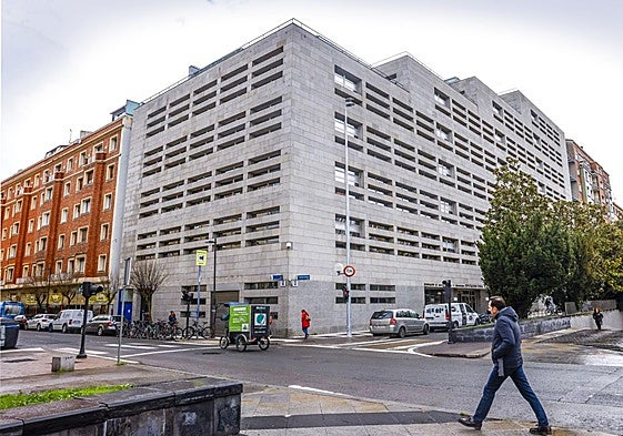 Exterior del edificio de la Hacienda Foral en Vitoria.