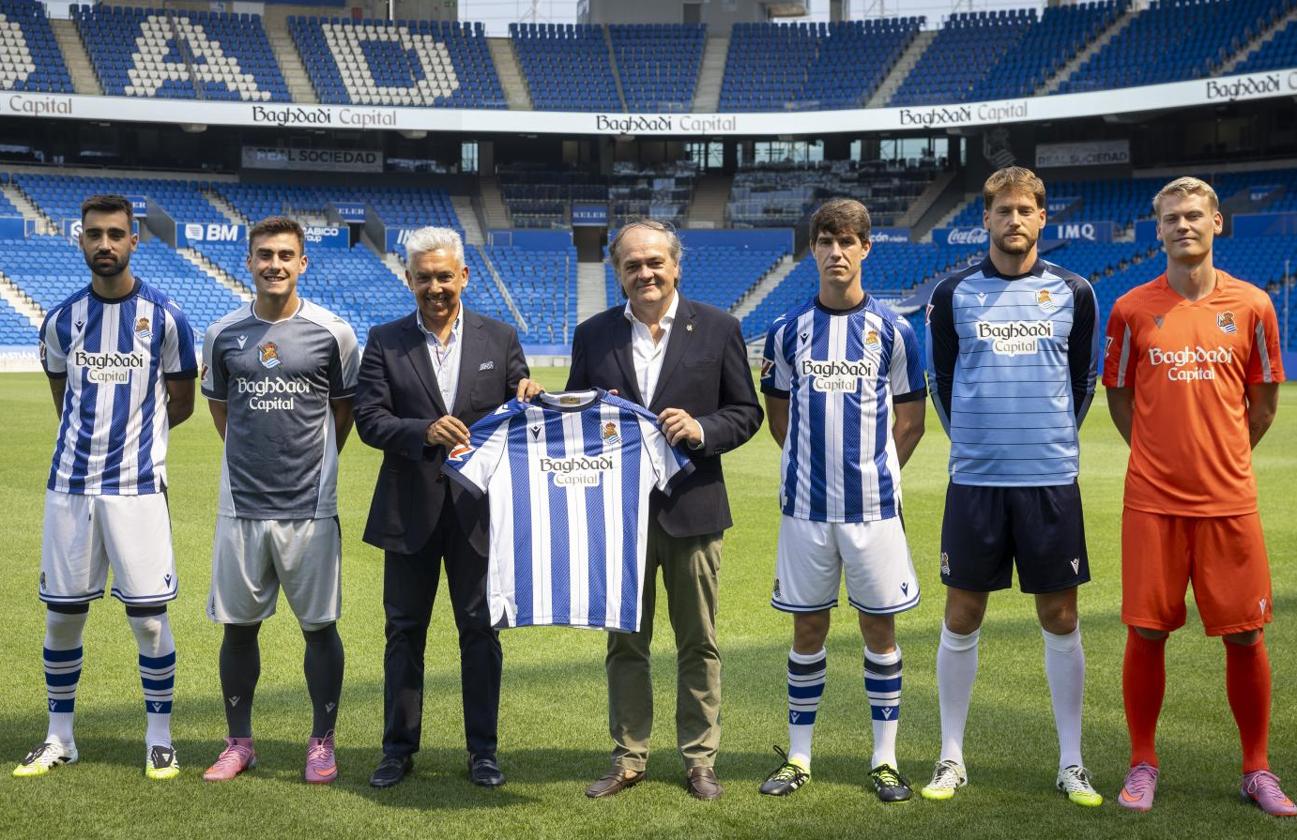 La Real Sociedad elimina de su camiseta un león, la imagen de su nuevo patrocinador principal