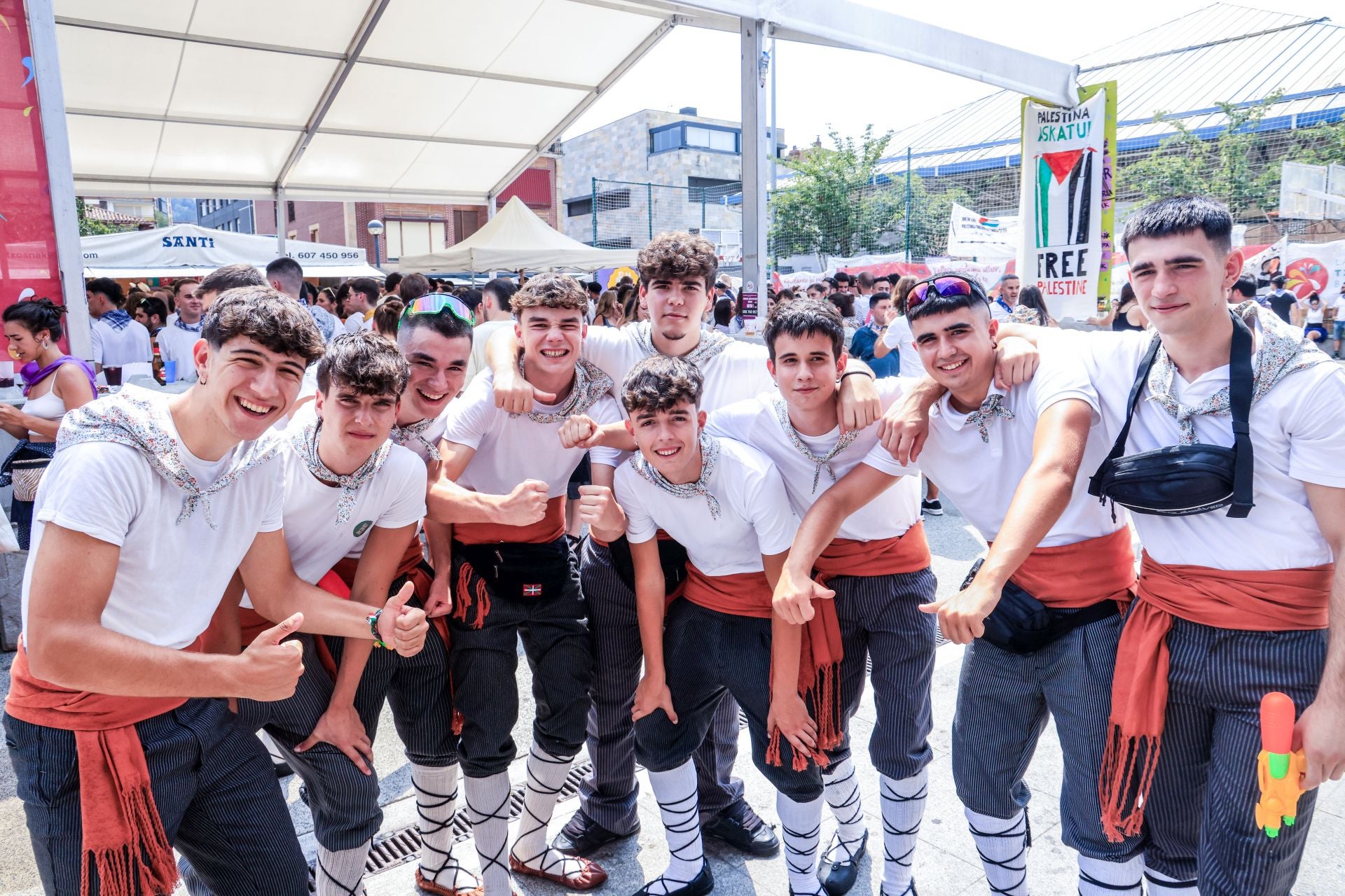 El chupinazo de las fiestas de Llodio, en imágenes