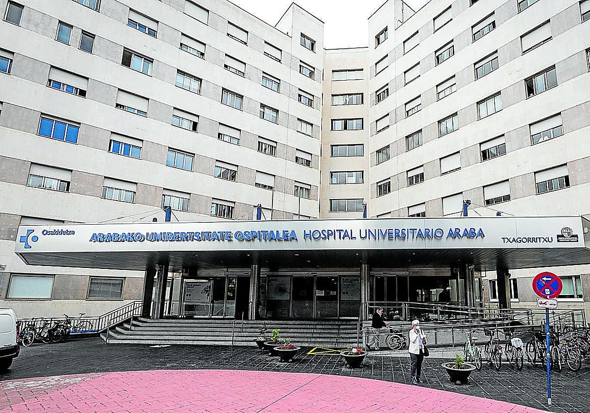 Imagen exterior del hospital de Txagorritxu de Vitoria.