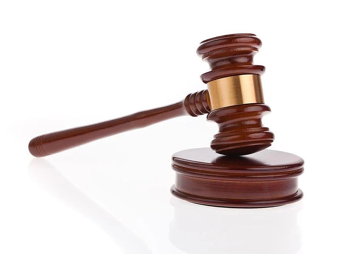 ¿Puede la empresa decidir cuándo debe cumplirse la suspensión de empleo y sueldo?