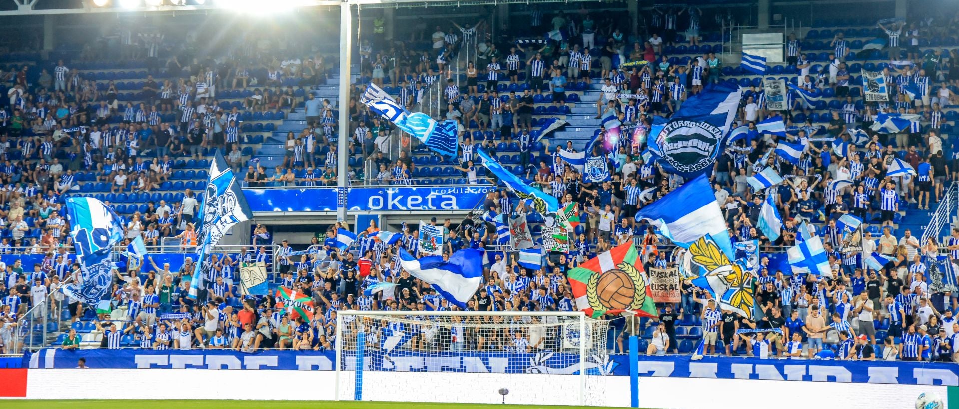 Las imágenes del regreso de la afición a Mendizorroza