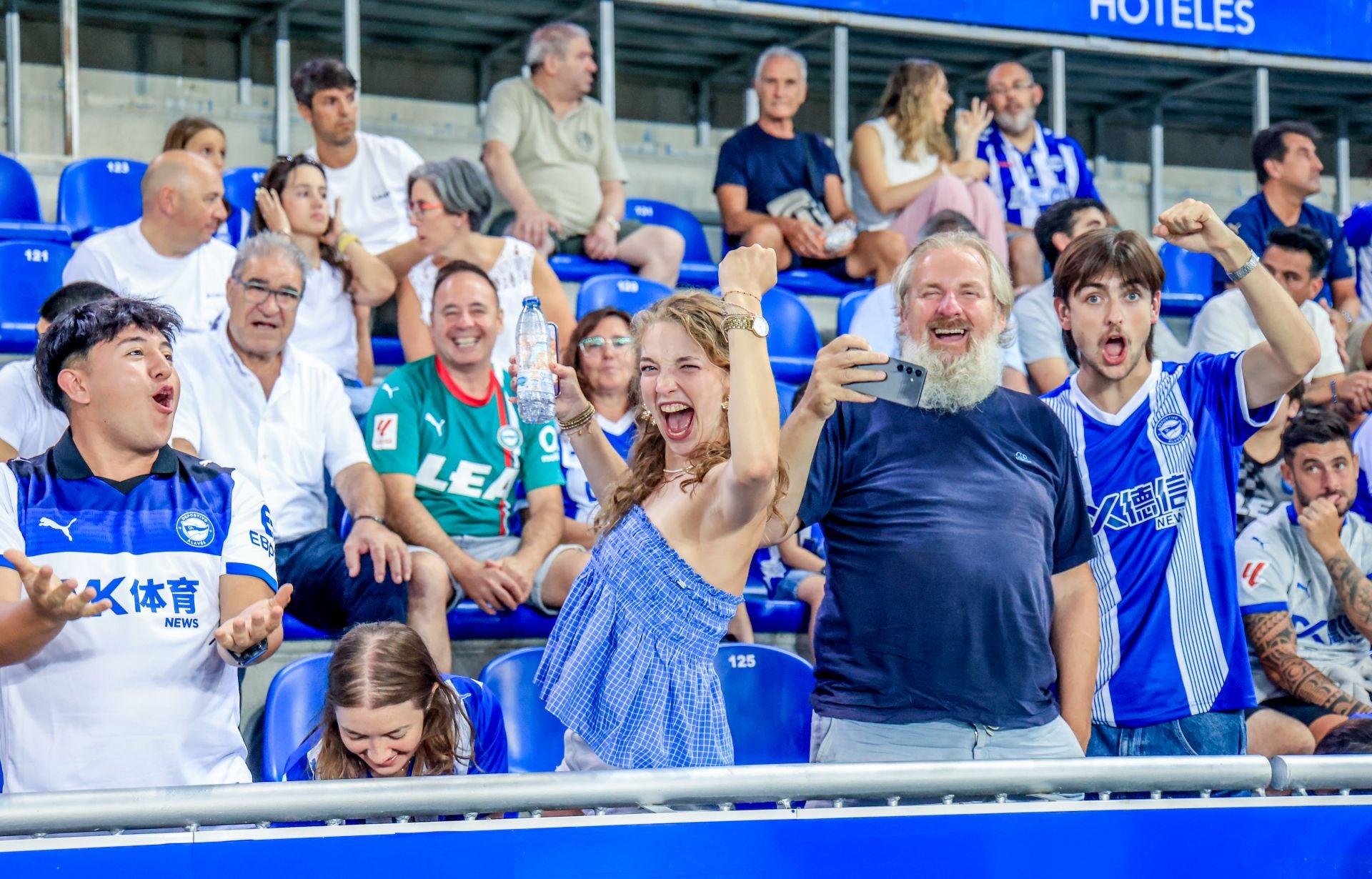 Las imágenes del regreso de la afición a Mendizorroza