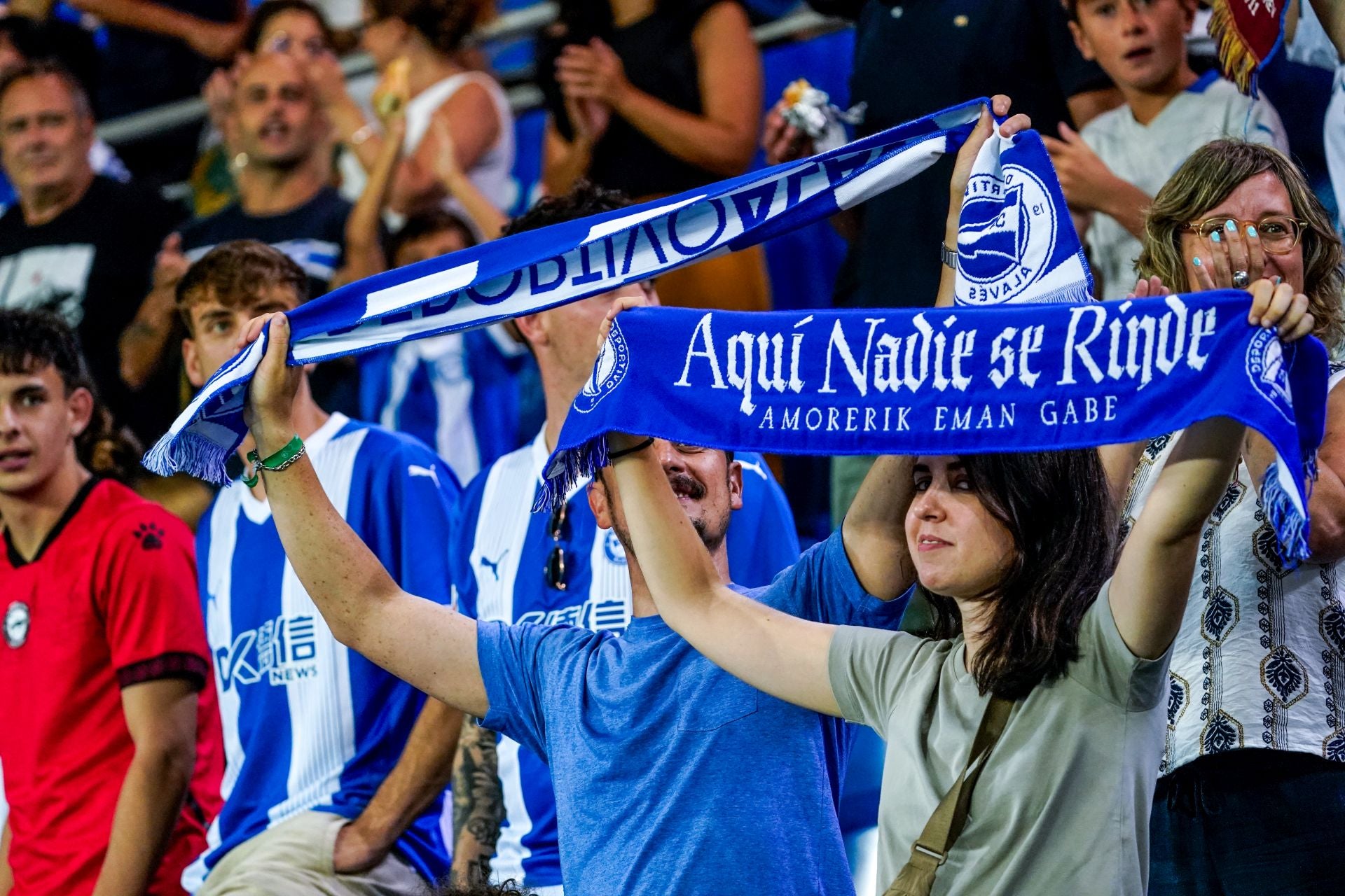 Las imágenes del regreso de la afición a Mendizorroza