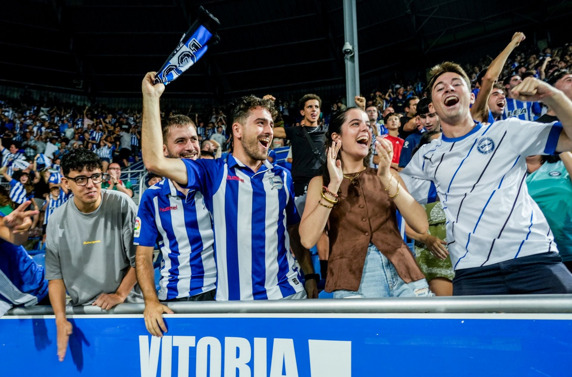 Las imágenes del regreso de la afición a Mendizorroza