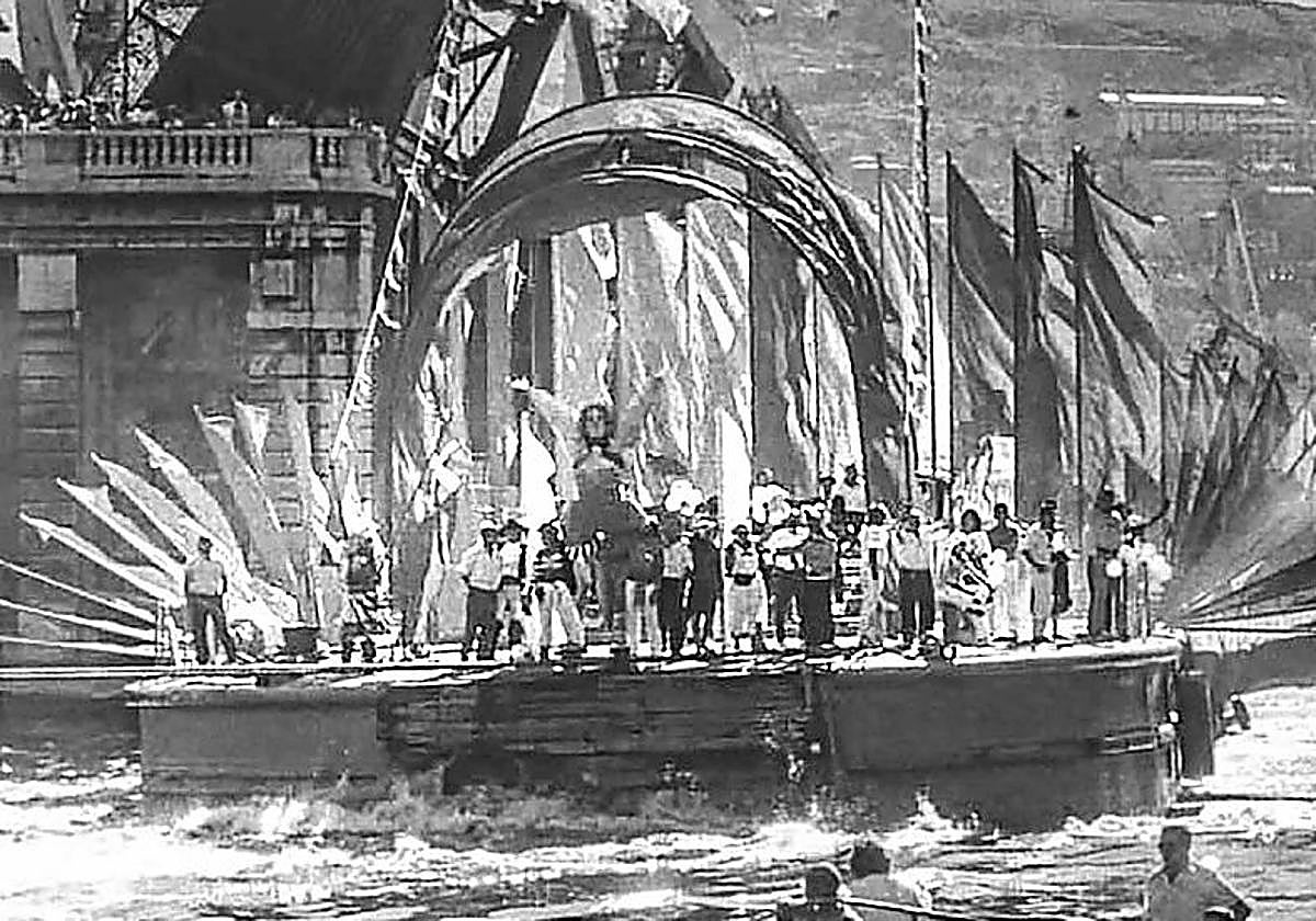 Marijaia sube por la ría para inaugurar la Aste Nagusia de 1990.