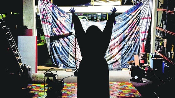 Entramos por primera vez en la ultrasecreta guarida de Marijaia: aquí vuelve a la vida todos los años para irse de fiesta