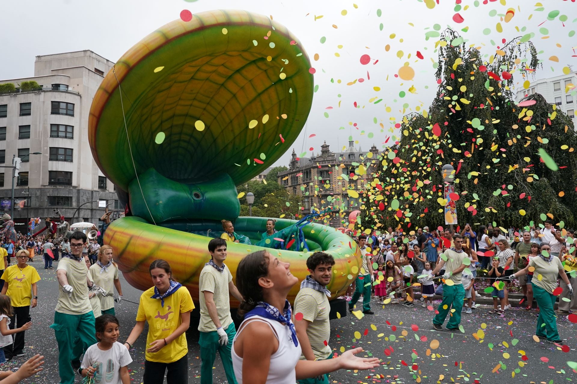 Las mejores imágenes del desfile de &#039;Bali&#039;, la ballena de la Aste Nagusia
