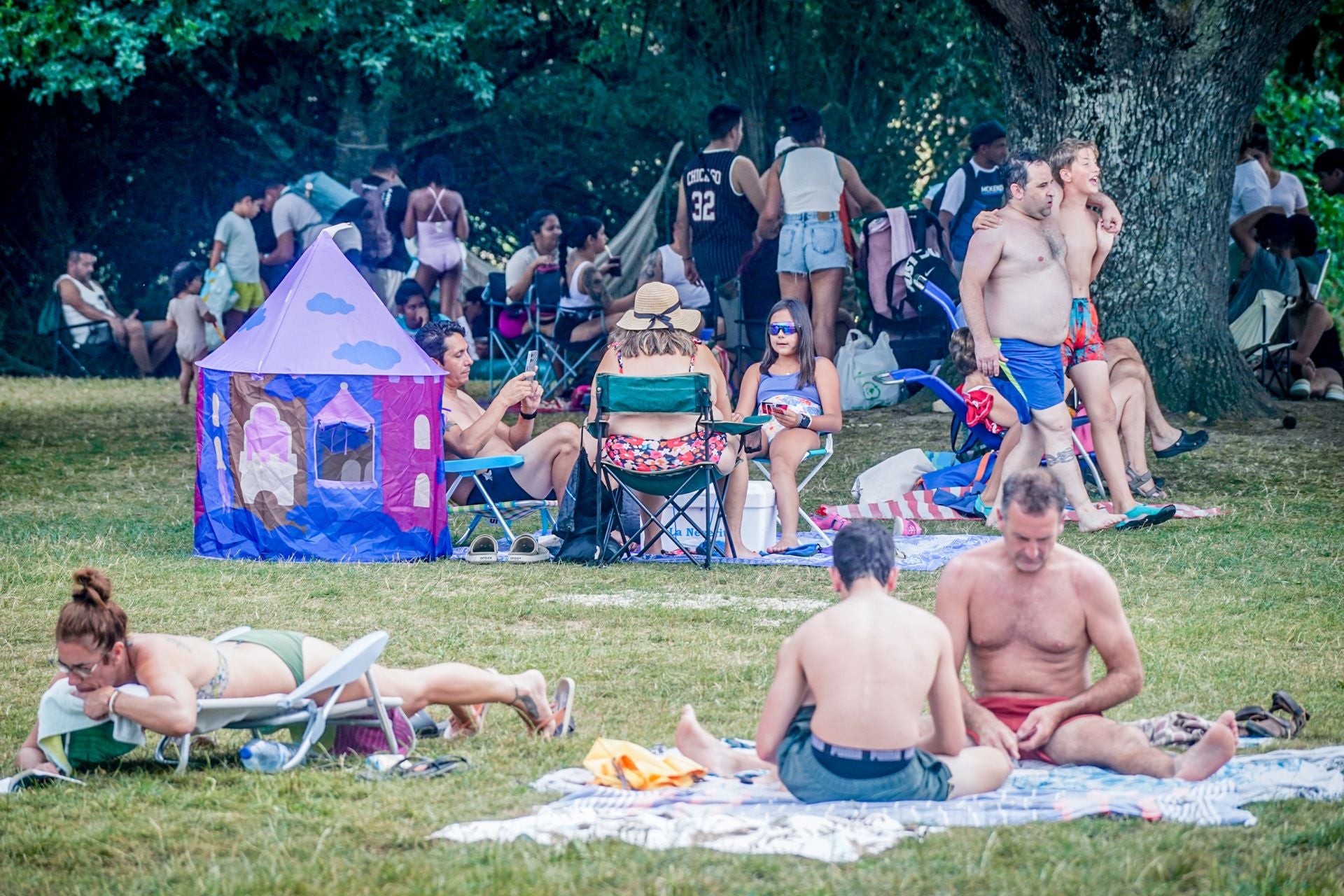 Las imágenes del último chapuzón de la ola de calor en Álava