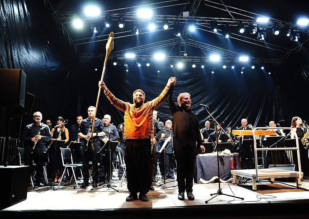 Imagen secundaria 1 - Abraham Cupeiro, el gallego de &#039;Gladiator&#039;, salta a la arena en un Bilbao que oculta el precio de los conciertos