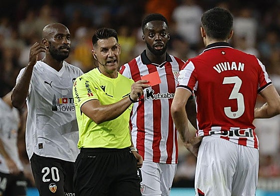 Vivián pide explicaciones a Ortiz Arias tras su expulsión.