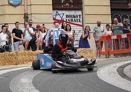 Solo 12 participantes en la tradicional bajada de las goitiberas de Aste Nagusia: «Un desastre»