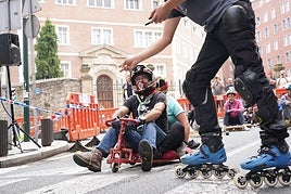 Una goitibera biplaza, a punto de iniciar su descenso vertiginoso.