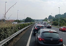 Mañana de retenciones en la A-8 dirección Bilbao