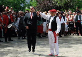 El profesor de aurreskus de los alcaldes