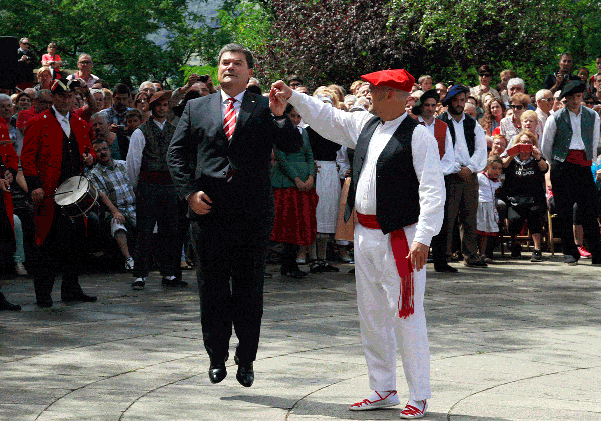 El profesor de aurreskus de los alcaldes