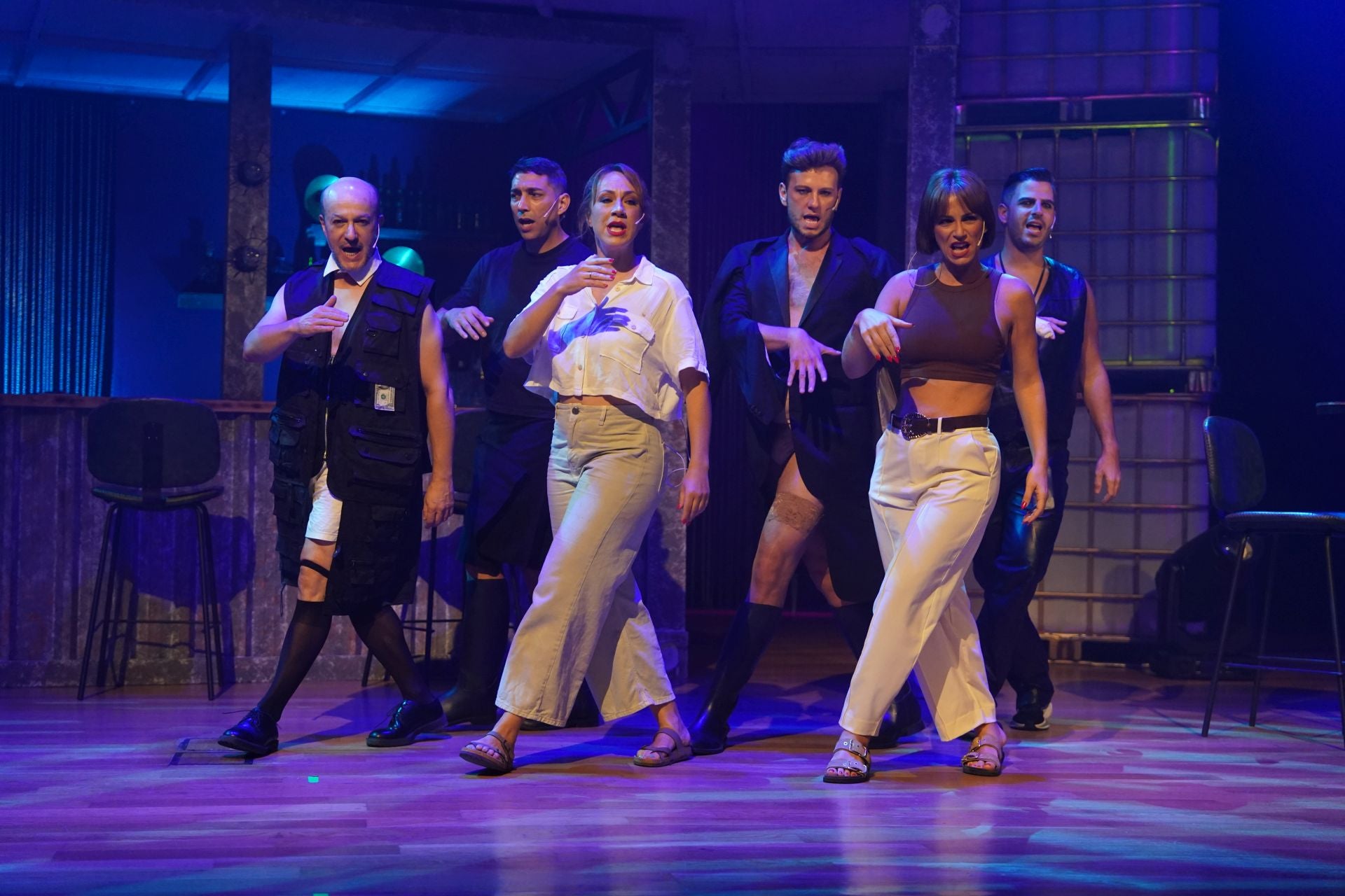 Los actores de 'Pecados' practican la escena al milímetro antes de que entre el público.