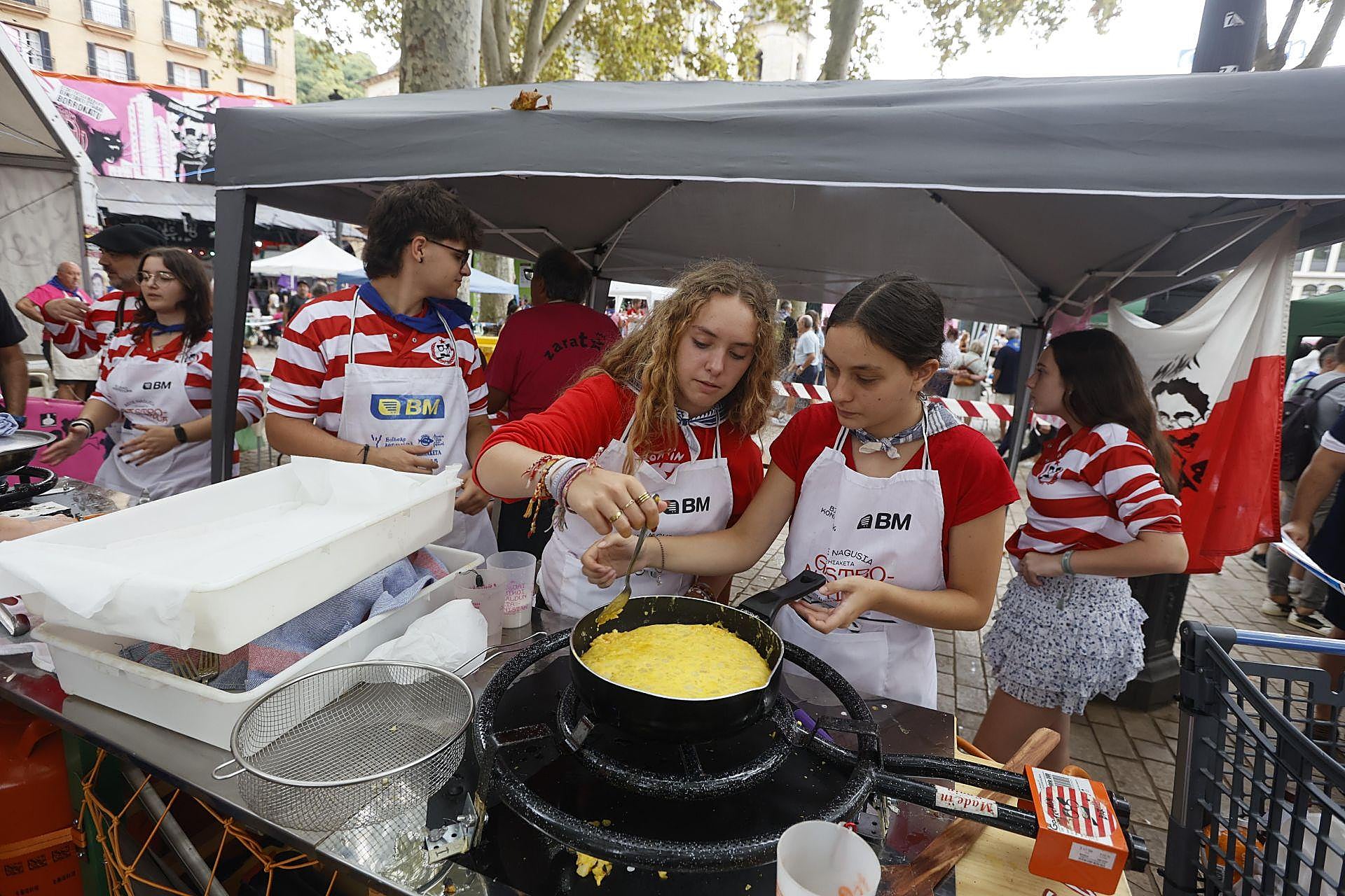 El olor a patata frita impregna El Arenal