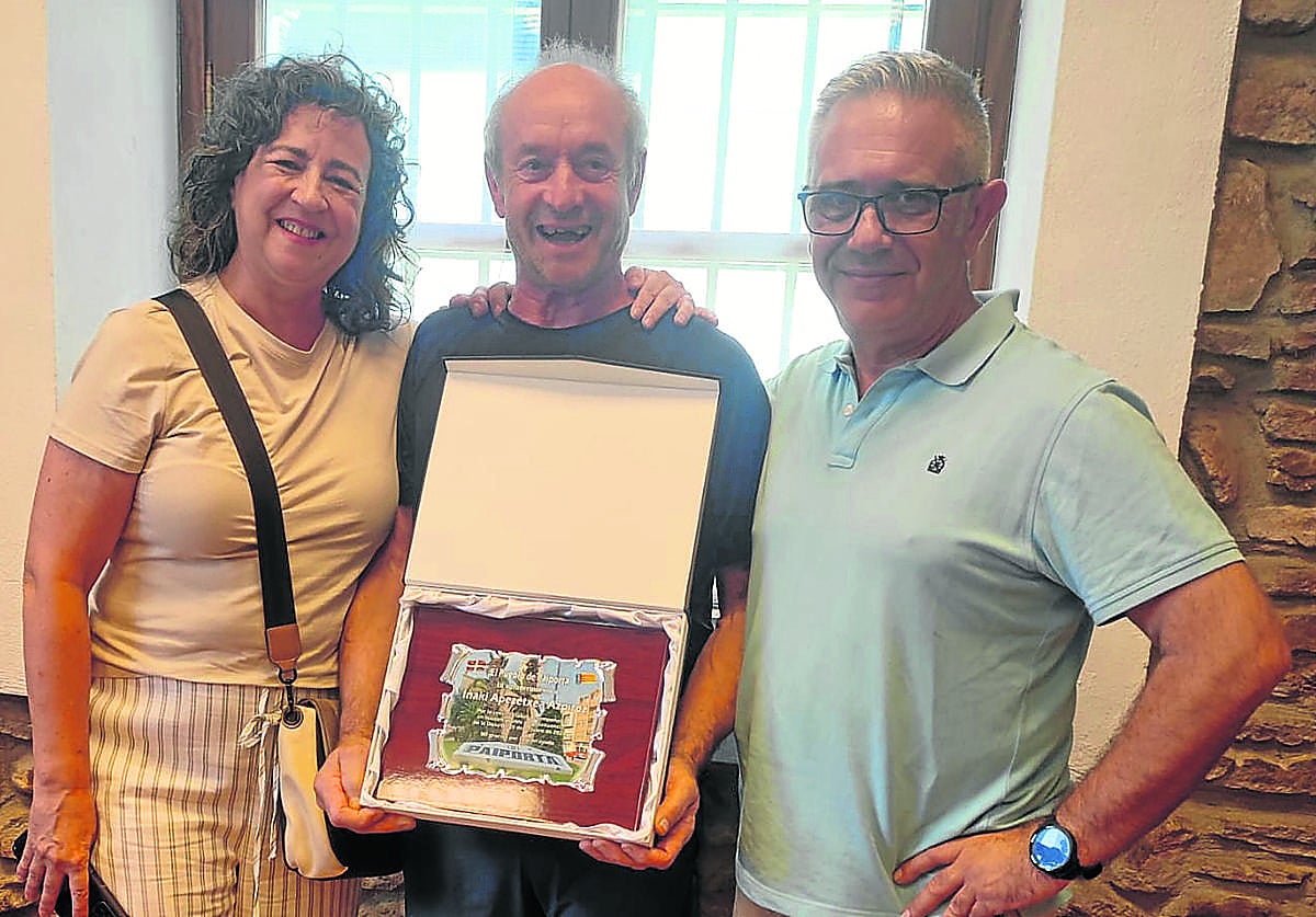 La emocionante sorpresa de un vecino de Paiporta a un vasco que le ayudó en la Dana