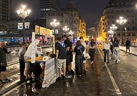 Colas este martes en el puente de El Arenal.