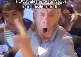Luis Fernández lo da todo en las txosnas de Aste Nagusia