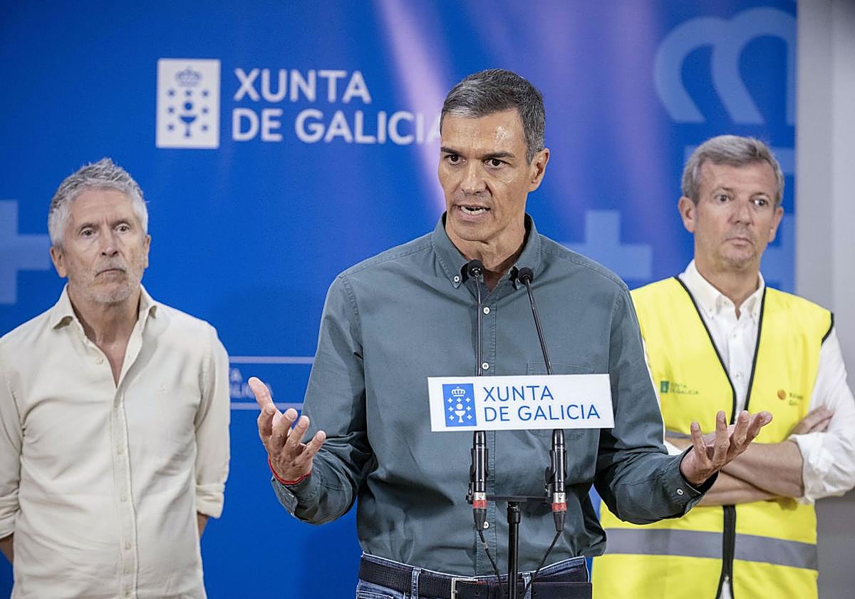 Pedro Sánchez visita las zonas afectadas por los incendios de Ourense y León.