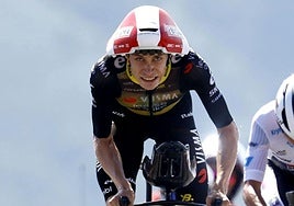 Vingegaard durante la cronoescalada del Tour, en la que fue segundo