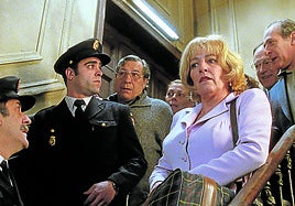 Carmen Maura, protagonista del filme, en la imagen junto a Ramón Barea, Luis Tosar, Kiti Mánver, Sancho Gracia y Emilio Gutiérrez Caba.