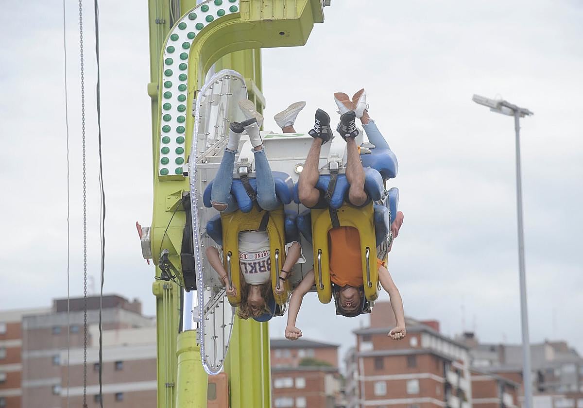 El &#039;Booster&#039;, una de las atracciones más fuertes del Parque Etxebarria, se despide de Aste Nagusia por una avería