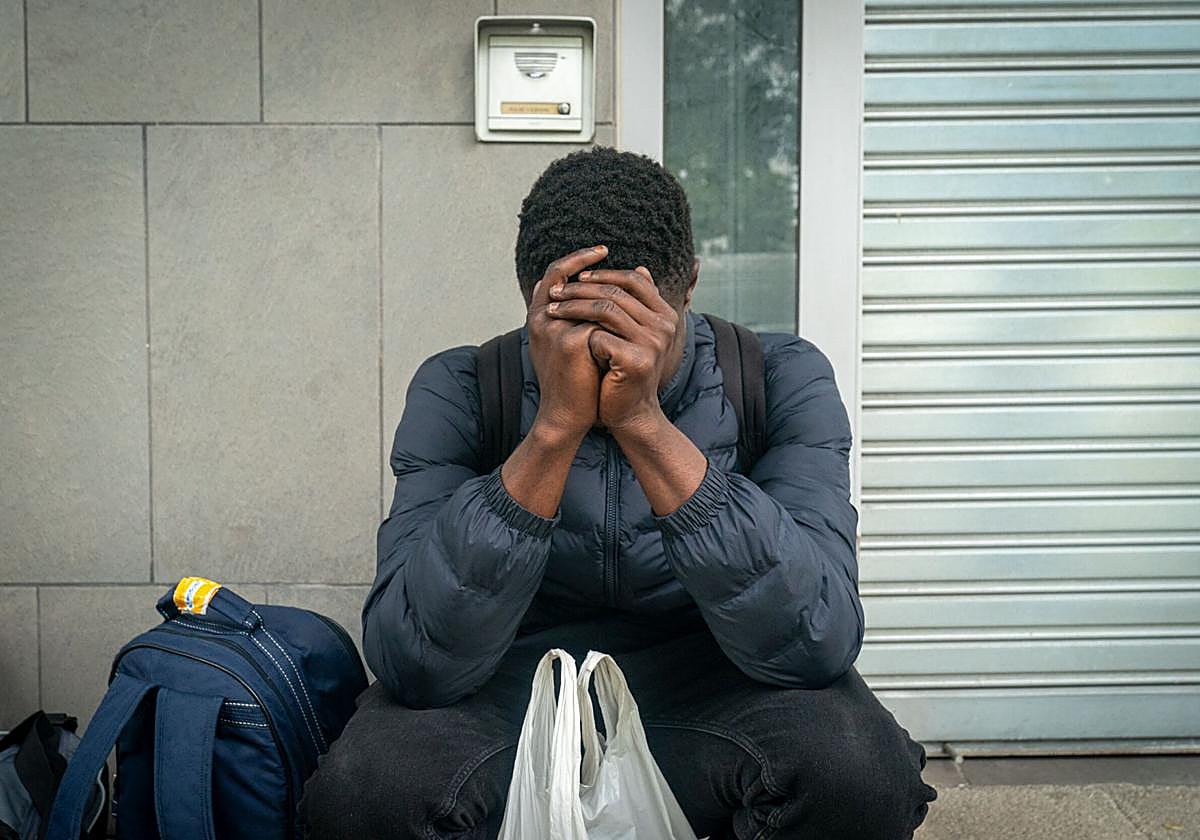 Un ciudadanos de Malí, a la espera de la tramitacion de sus peticiones de asilo