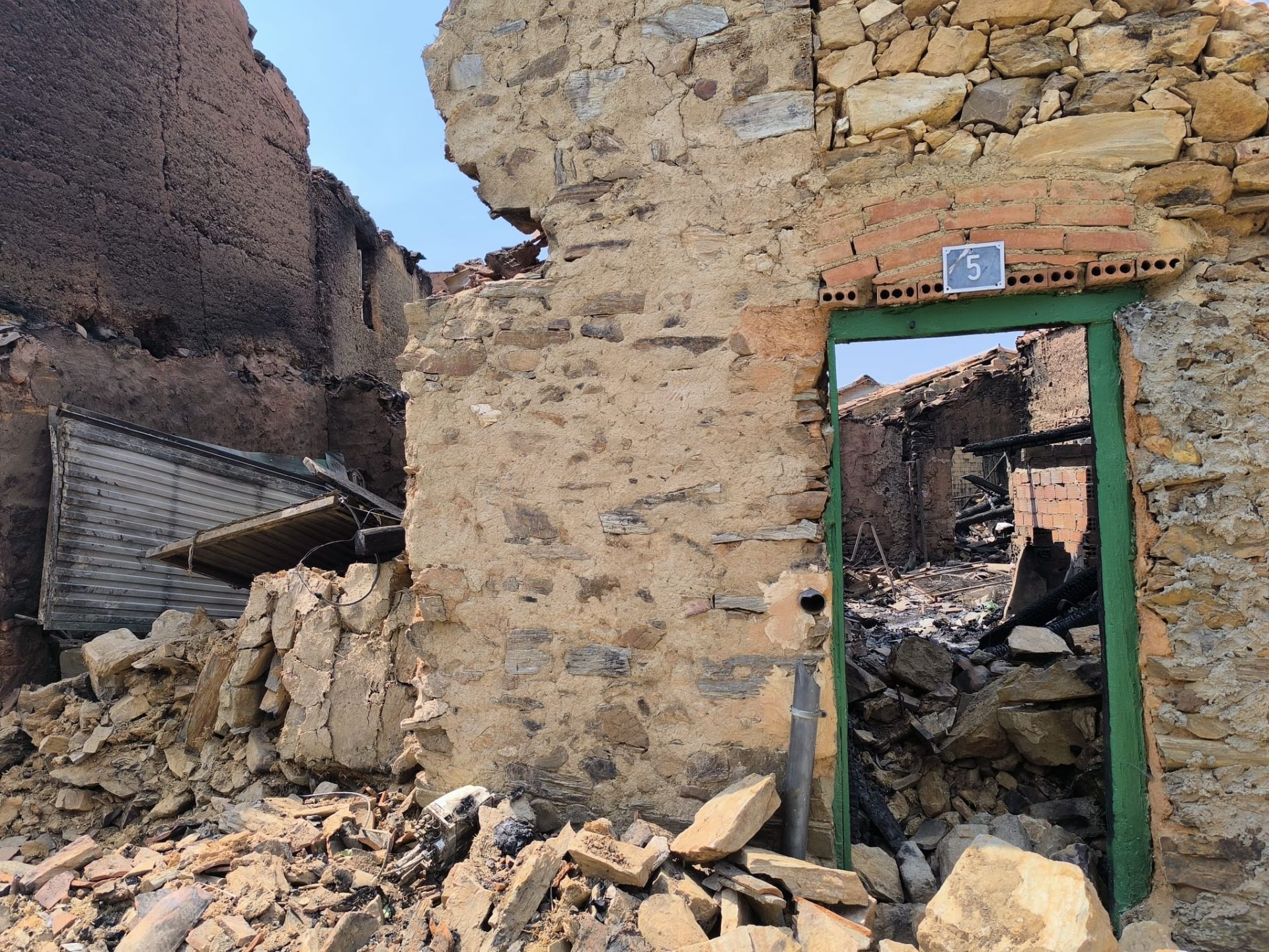 Así ha quedado Quintana y Congosto, un pueblo de León, tras los incendios