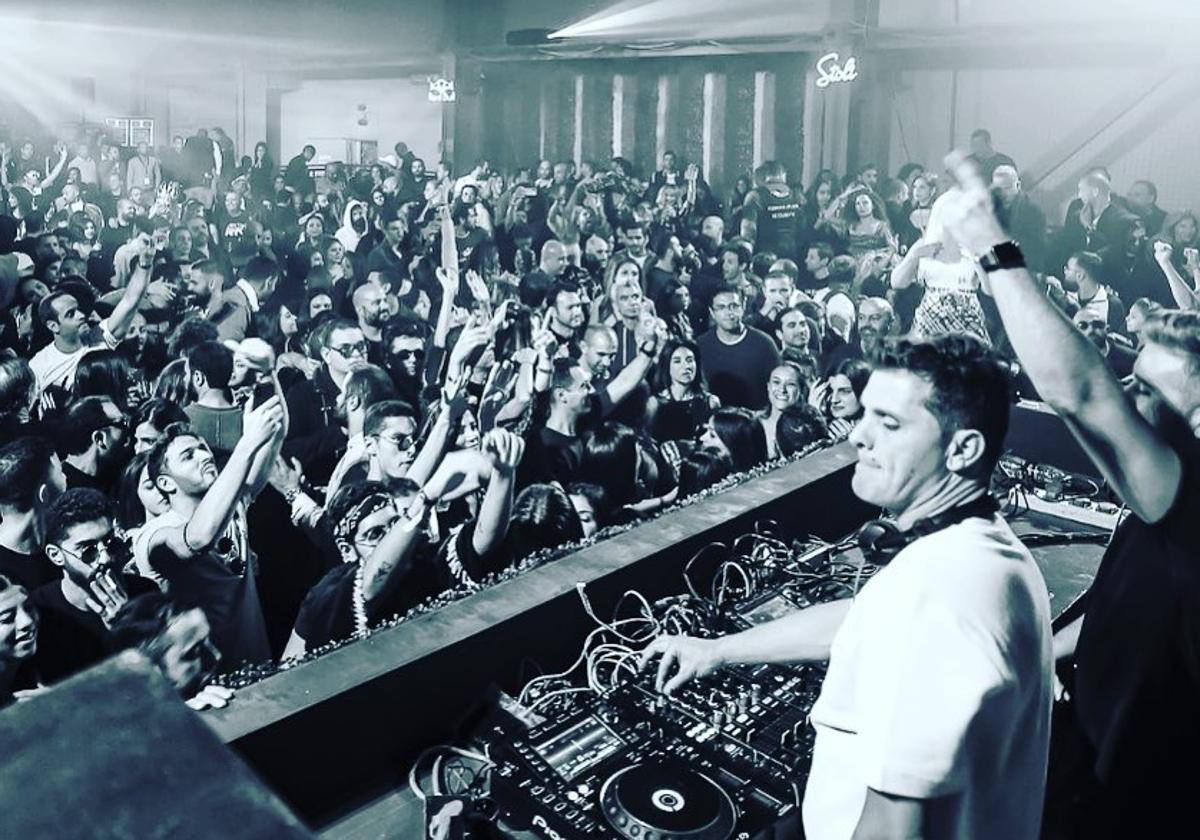 Muere en Ibiza el DJ nacional Álex Kentucky | El Correo
