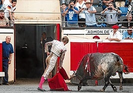 Borja Jiménez abandona a hombros y feliz Vista Alegre tras su gesta histórica con 'Tapaboca'.