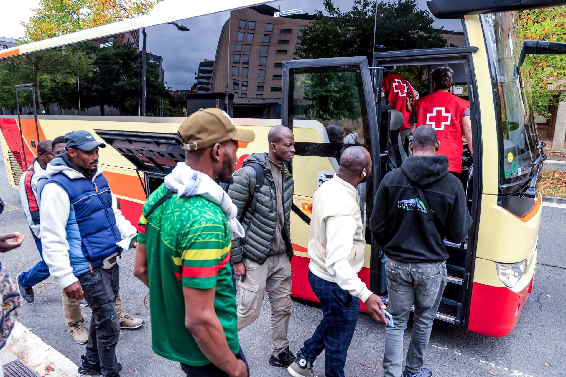 El Gobierno vasco inicia el traslado de parte de los malienses que viven en las calles de Vitoria