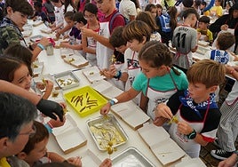 Gildas, delantal y mucha diversión: el pintxo vasco más famoso es cosa de niños en Aste Nagusia