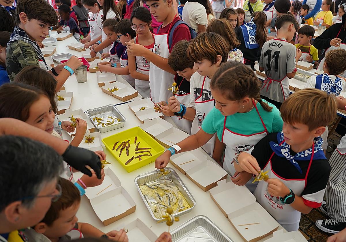 Gildas, delantal y mucha diversión: el pintxo vasco más famoso es cosa de niños en Aste Nagusia